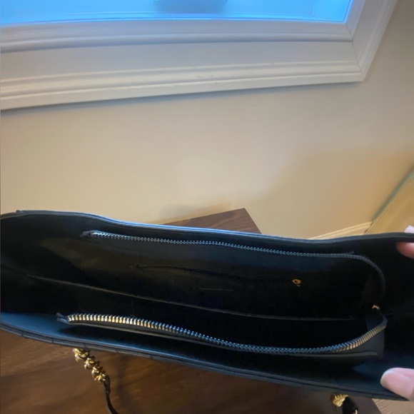 Black Purse + Gold chained - Picture 4 of 4